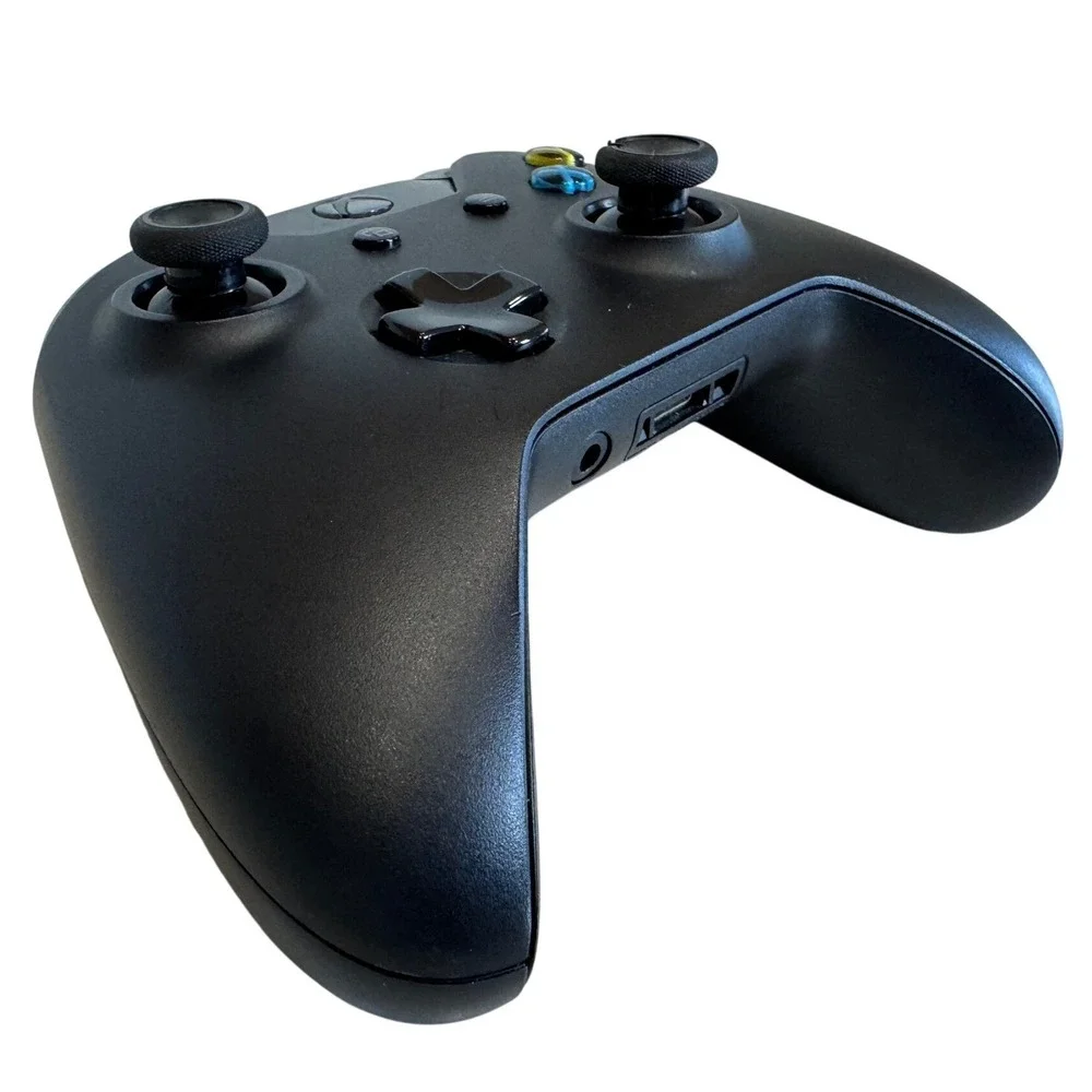 Microsoft Xbox One Wireless Controller Model 1697 Black for Parts or Repair